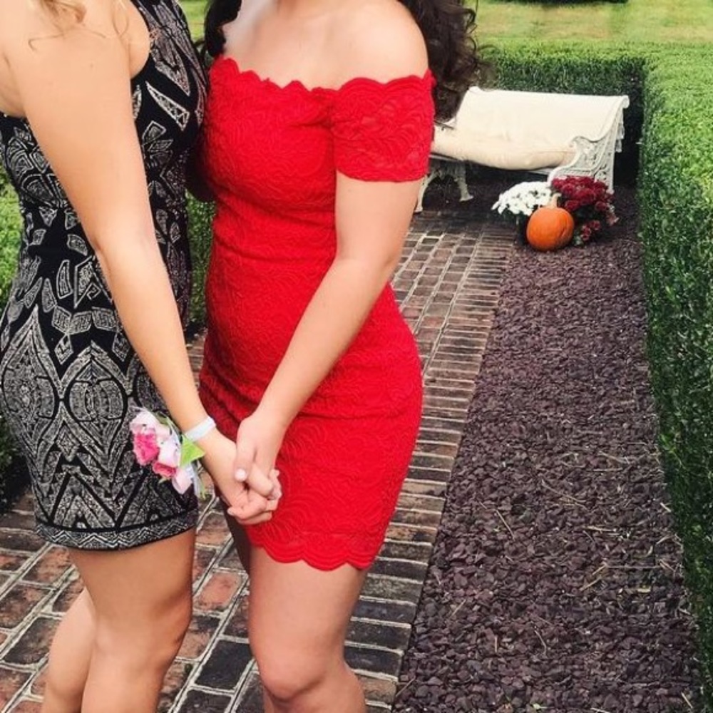 BEBE scalloped lace bodycon dress